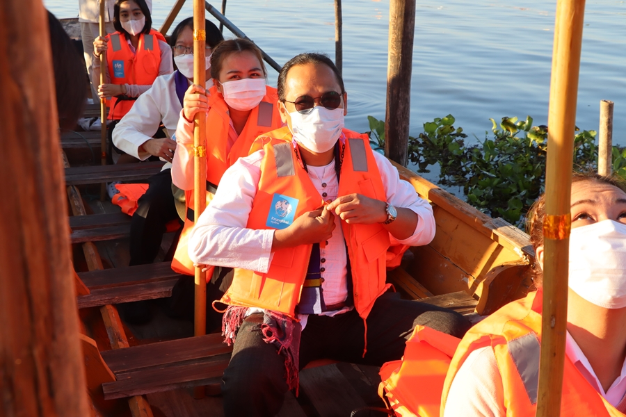 คณะรัฐศาสตร์และสังคมศาสตร์ร่วมกิจกรรม "ล่องเรือ" ตานข้าวทิพย์พระเจ้าตนหลวง ณ วัดศรีโคมคำ อำเภอเมืองพะเยา จังหวัดพะเยา ประจำปี 2566