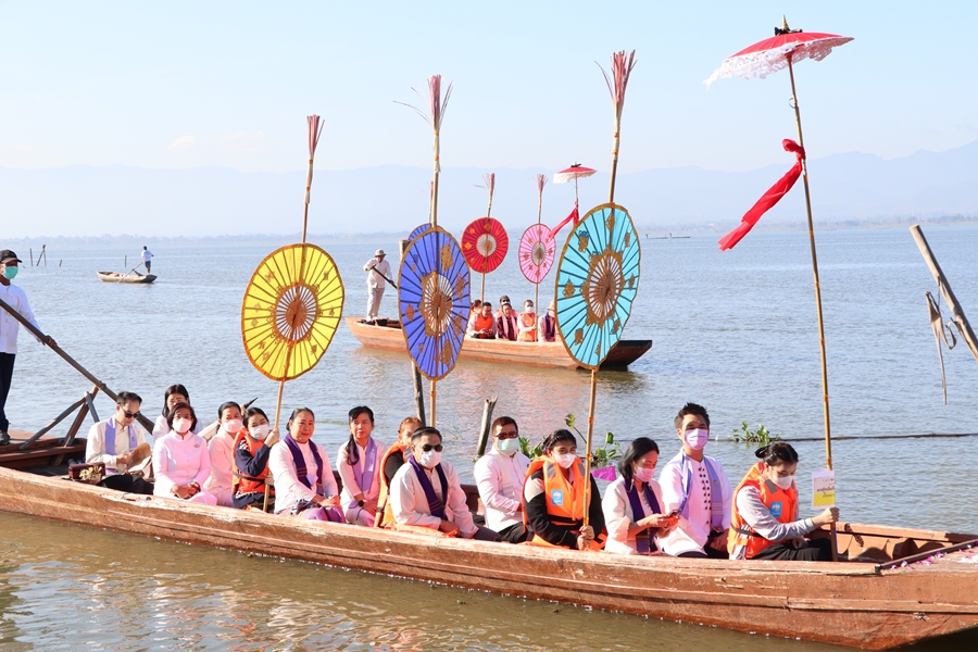 คณะรัฐศาสตร์และสังคมศาสตร์ร่วมกิจกรรม "ล่องเรือ" ตานข้าวทิพย์พระเจ้าตนหลวง ณ วัดศรีโคมคำ อำเภอเมืองพะเยา จังหวัดพะเยา ประจำปี 2566