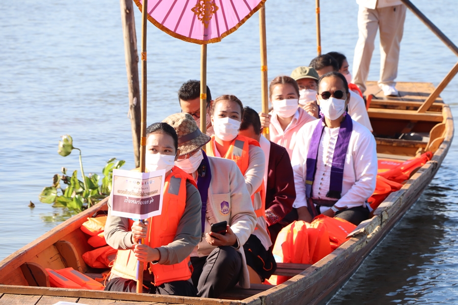 คณะรัฐศาสตร์และสังคมศาสตร์ร่วมกิจกรรม "ล่องเรือ" ตานข้าวทิพย์พระเจ้าตนหลวง ณ วัดศรีโคมคำ อำเภอเมืองพะเยา จังหวัดพะเยา ประจำปี 2566