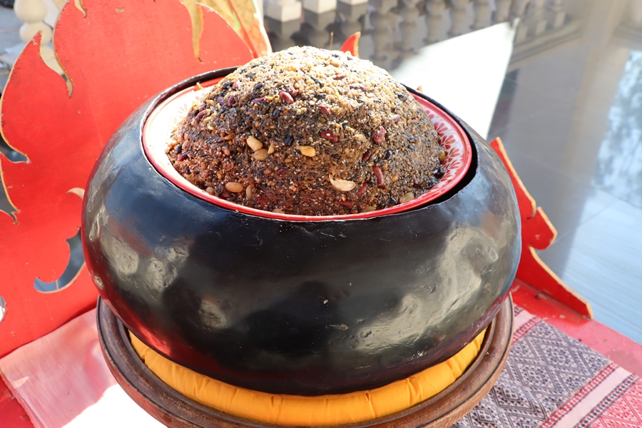 คณะรัฐศาสตร์และสังคมศาสตร์ร่วมกิจกรรม "ล่องเรือ" ตานข้าวทิพย์พระเจ้าตนหลวง ณ วัดศรีโคมคำ อำเภอเมืองพะเยา จังหวัดพะเยา ประจำปี 2566