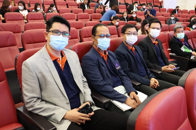 คณะรัฐศาสตร์และสังคมศาสตร์คว้าโล่รางวัลระดับเหรียญทอง โครงการวิจัย "1 คณะ 1 ชุมชนนวัตกรรม" ในงานพะเยาวิจัย ครั้งที่ 12