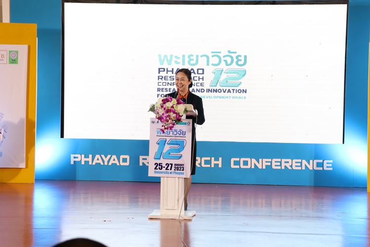 คณะรัฐศาสตร์และสังคมศาสตร์คว้าโล่รางวัลระดับเหรียญทอง โครงการวิจัย "1 คณะ 1 ชุมชนนวัตกรรม" ในงานพะเยาวิจัย ครั้งที่ 12