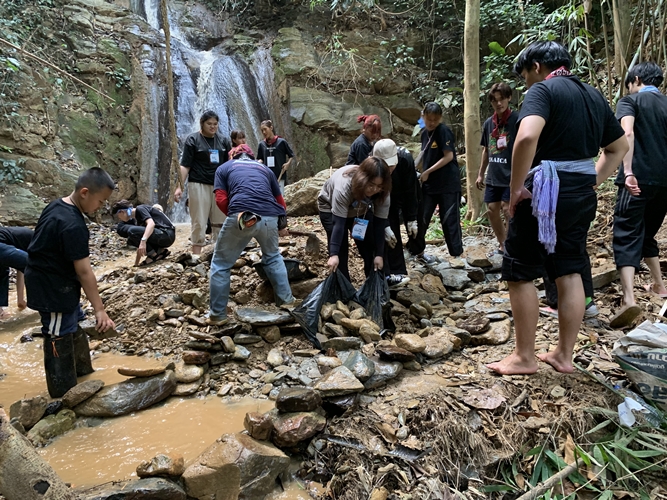 ‘นิสิตพัฒนาสังคมและครูสังคม ผนึกกำลังกับ ชาวศรีถ้อย’ จังหวัดพะเยา สร้างฝายเพื่อชีวิต