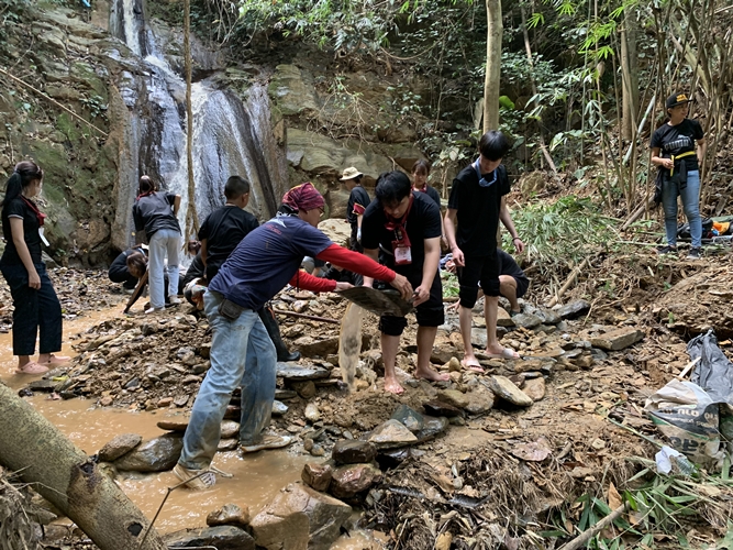 ‘นิสิตพัฒนาสังคมและครูสังคม ผนึกกำลังกับ ชาวศรีถ้อย’ จังหวัดพะเยา สร้างฝายเพื่อชีวิต