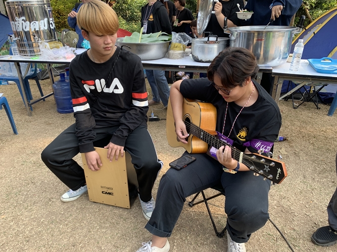 ‘นิสิตพัฒนาสังคมและครูสังคม ผนึกกำลังกับ ชาวศรีถ้อย’ จังหวัดพะเยา สร้างฝายเพื่อชีวิต