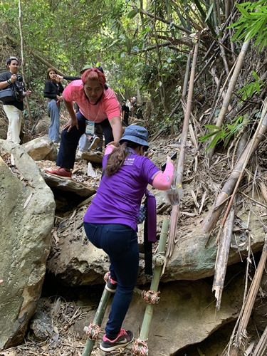 ‘นิสิตพัฒนาสังคมและครูสังคม ผนึกกำลังกับ ชาวศรีถ้อย’ จังหวัดพะเยา สร้างฝายเพื่อชีวิต