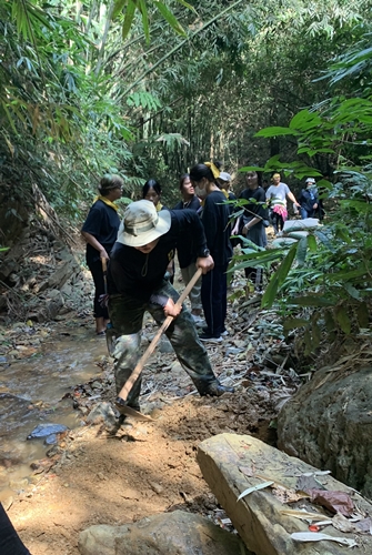‘นิสิตพัฒนาสังคมและครูสังคม ผนึกกำลังกับ ชาวศรีถ้อย’ จังหวัดพะเยา สร้างฝายเพื่อชีวิต