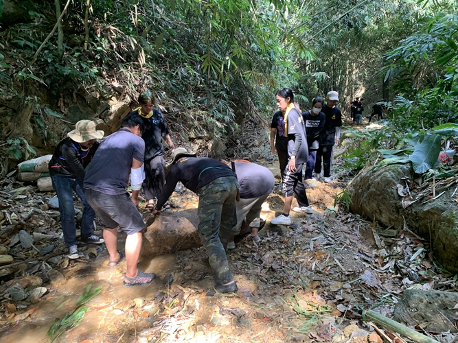 ‘นิสิตพัฒนาสังคมและครูสังคม ผนึกกำลังกับ ชาวศรีถ้อย’ จังหวัดพะเยา สร้างฝายเพื่อชีวิต