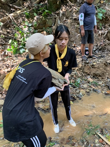 ‘นิสิตพัฒนาสังคมและครูสังคม ผนึกกำลังกับ ชาวศรีถ้อย’ จังหวัดพะเยา สร้างฝายเพื่อชีวิต