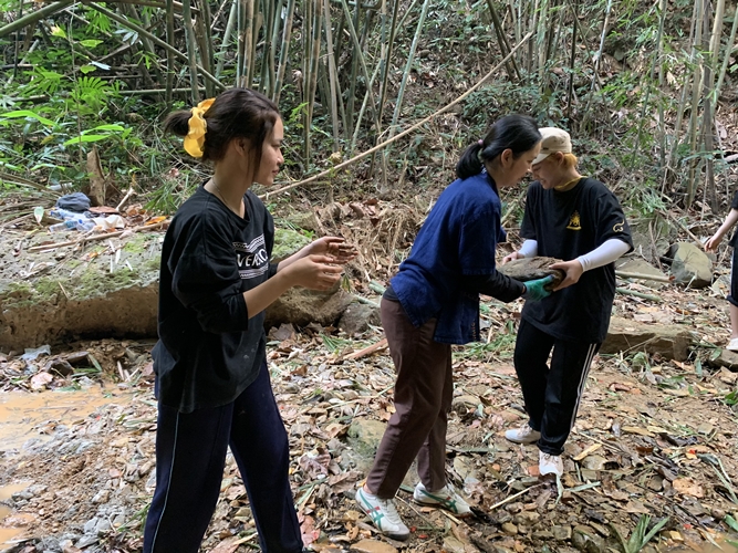 ‘นิสิตพัฒนาสังคมและครูสังคม ผนึกกำลังกับ ชาวศรีถ้อย’ จังหวัดพะเยา สร้างฝายเพื่อชีวิต