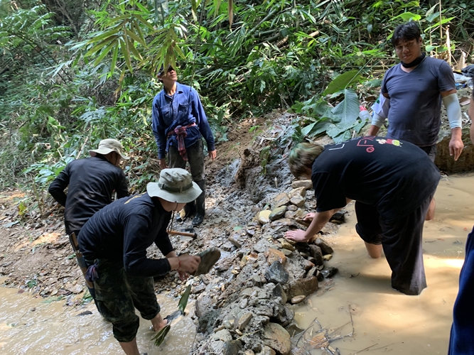 ‘นิสิตพัฒนาสังคมและครูสังคม ผนึกกำลังกับ ชาวศรีถ้อย’ จังหวัดพะเยา สร้างฝายเพื่อชีวิต