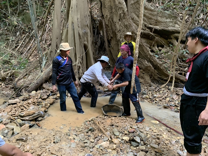 ‘นิสิตพัฒนาสังคมและครูสังคม ผนึกกำลังกับ ชาวศรีถ้อย’ จังหวัดพะเยา สร้างฝายเพื่อชีวิต