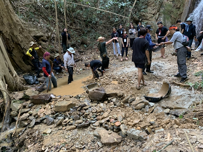 ‘นิสิตพัฒนาสังคมและครูสังคม ผนึกกำลังกับ ชาวศรีถ้อย’ จังหวัดพะเยา สร้างฝายเพื่อชีวิต