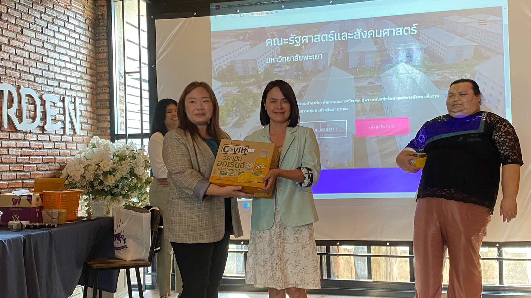 คณะรัฐศาสตร์และสังคมศาสตร์ ได้จัดโครงการสร้างขวัญกำลังใจให้กับบุคลากรคณะรัฐศาสตร์และสังคมศาสตร์