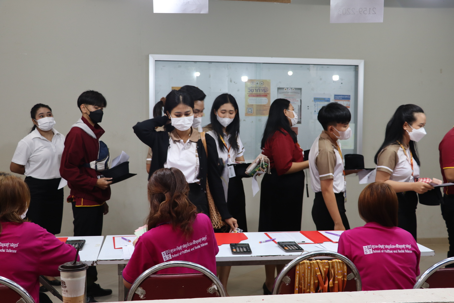 คณะรัฐศาสตร์และสังคมศาสตร์ขอแสดงความยินดีกับบัณฑิต มหาบัณฑิต คณะรัฐศาสตร์และสังคมศาสตร์ในได้เข้าร่วมฝึกซ้อมย่อย ฝึกซ้อมใหญ่และเข้าพิธีรับมอบปริญญาบัตร ปีการศึกษา 2564