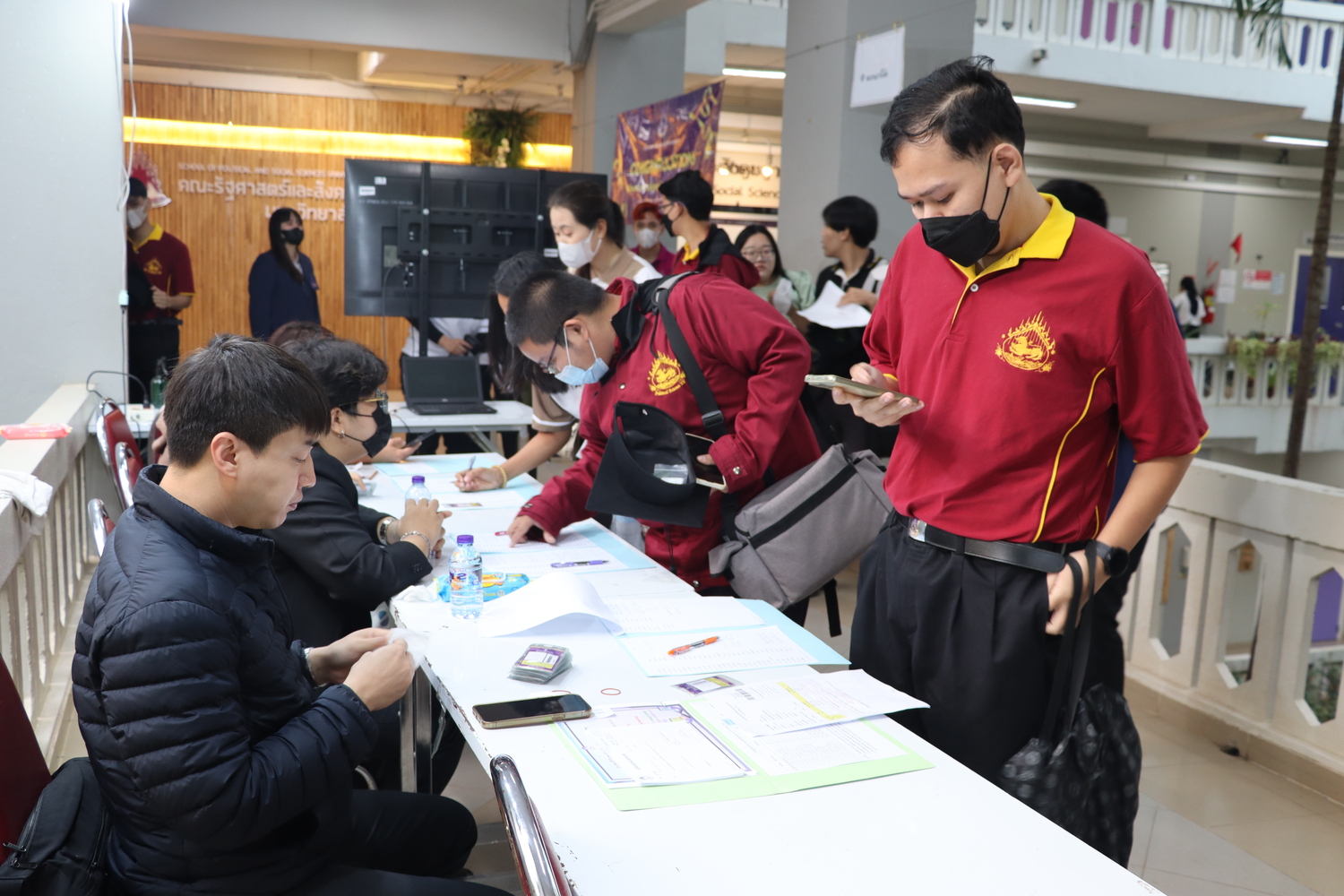 คณะรัฐศาสตร์และสังคมศาสตร์ขอแสดงความยินดีกับบัณฑิต มหาบัณฑิต คณะรัฐศาสตร์และสังคมศาสตร์ในได้เข้าร่วมฝึกซ้อมย่อย ฝึกซ้อมใหญ่และเข้าพิธีรับมอบปริญญาบัตร ปีการศึกษา 2564