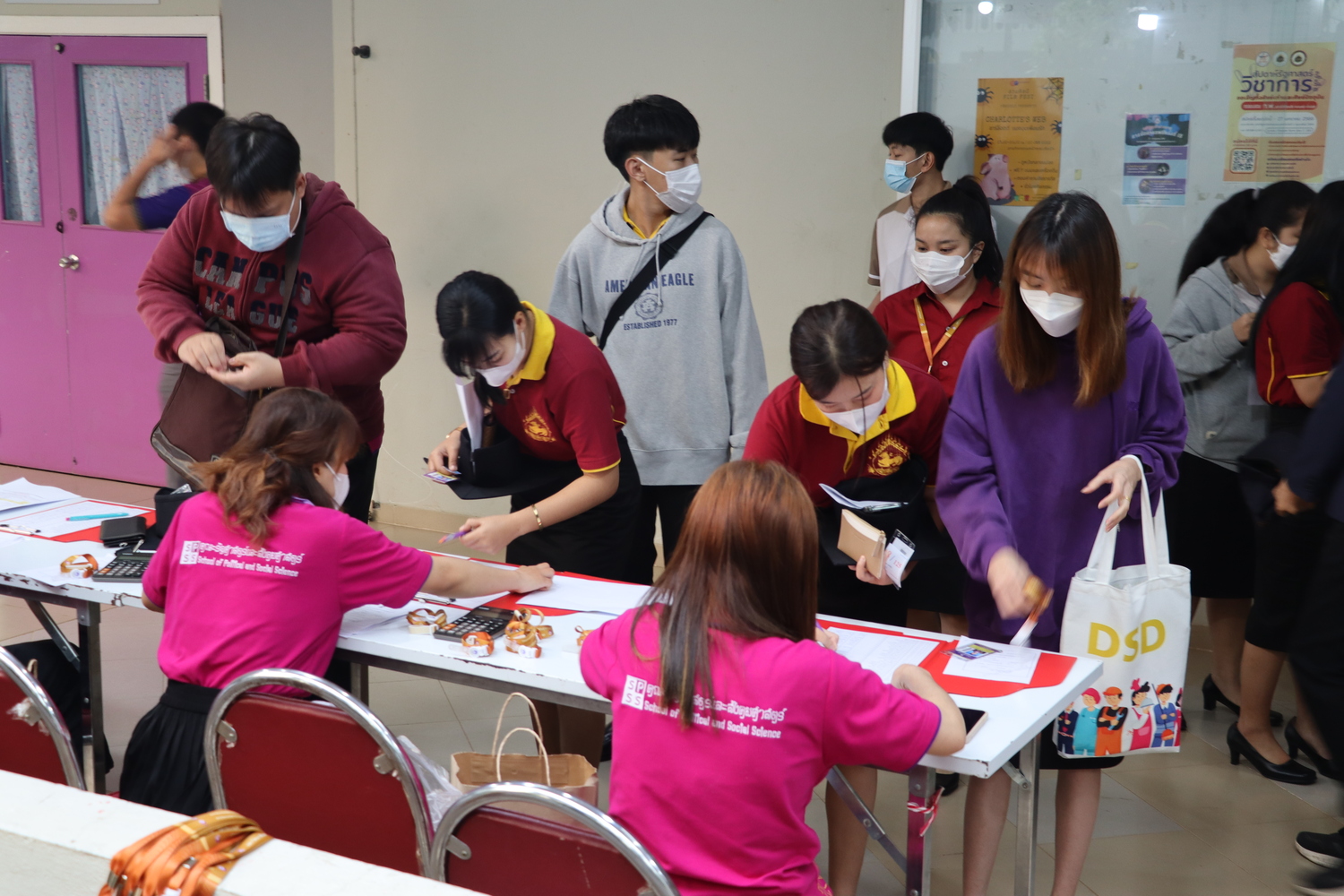 คณะรัฐศาสตร์และสังคมศาสตร์ขอแสดงความยินดีกับบัณฑิต มหาบัณฑิต คณะรัฐศาสตร์และสังคมศาสตร์ในได้เข้าร่วมฝึกซ้อมย่อย ฝึกซ้อมใหญ่และเข้าพิธีรับมอบปริญญาบัตร ปีการศึกษา 2564