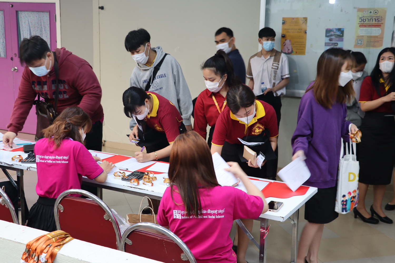 คณะรัฐศาสตร์และสังคมศาสตร์ขอแสดงความยินดีกับบัณฑิต มหาบัณฑิต คณะรัฐศาสตร์และสังคมศาสตร์ในได้เข้าร่วมฝึกซ้อมย่อย ฝึกซ้อมใหญ่และเข้าพิธีรับมอบปริญญาบัตร ปีการศึกษา 2564