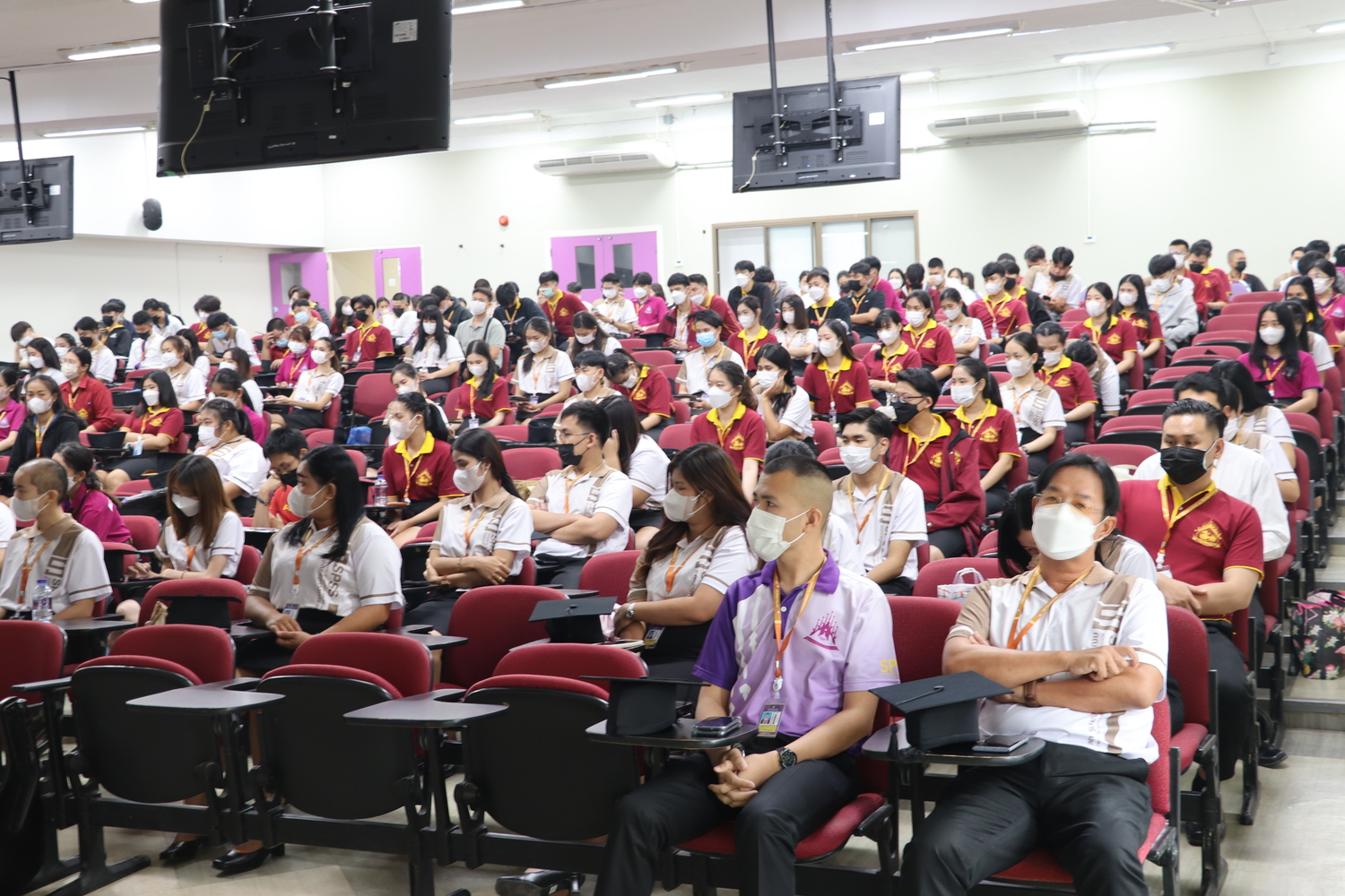 คณะรัฐศาสตร์และสังคมศาสตร์ขอแสดงความยินดีกับบัณฑิต มหาบัณฑิต คณะรัฐศาสตร์และสังคมศาสตร์ในได้เข้าร่วมฝึกซ้อมย่อย ฝึกซ้อมใหญ่และเข้าพิธีรับมอบปริญญาบัตร ปีการศึกษา 2564