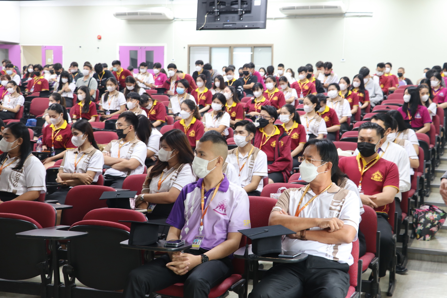 คณะรัฐศาสตร์และสังคมศาสตร์ขอแสดงความยินดีกับบัณฑิต มหาบัณฑิต คณะรัฐศาสตร์และสังคมศาสตร์ในได้เข้าร่วมฝึกซ้อมย่อย ฝึกซ้อมใหญ่และเข้าพิธีรับมอบปริญญาบัตร ปีการศึกษา 2564