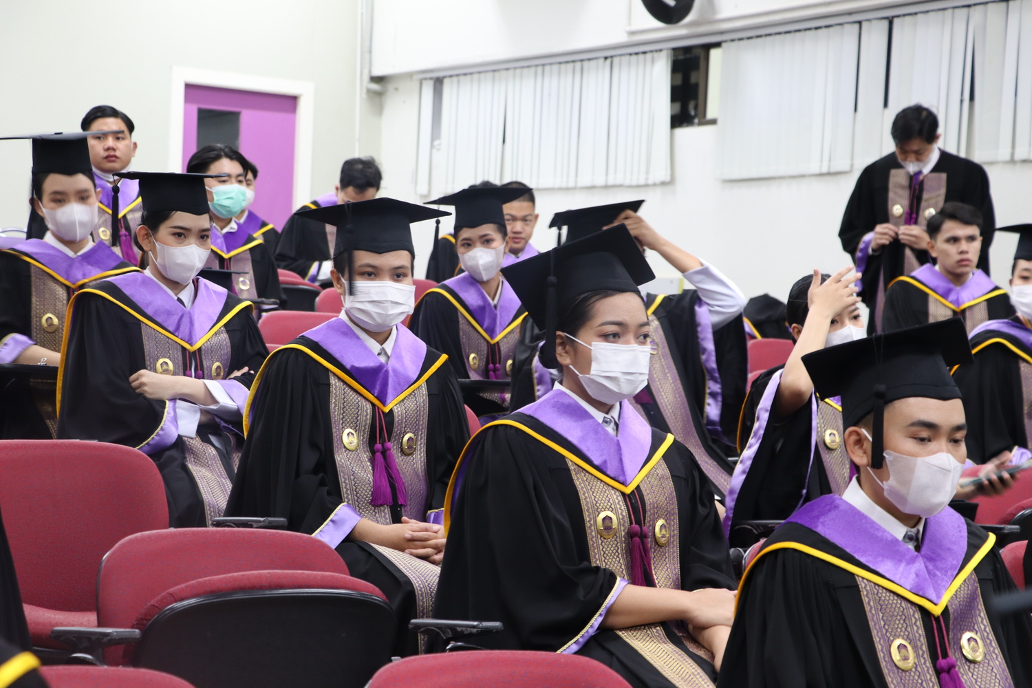 คณะรัฐศาสตร์และสังคมศาสตร์ขอแสดงความยินดีกับบัณฑิต มหาบัณฑิต คณะรัฐศาสตร์และสังคมศาสตร์ในได้เข้าร่วมฝึกซ้อมย่อย ฝึกซ้อมใหญ่และเข้าพิธีรับมอบปริญญาบัตร ปีการศึกษา 2564