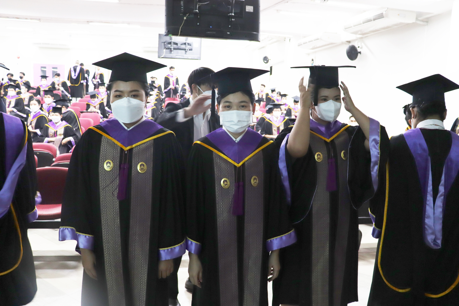 คณะรัฐศาสตร์และสังคมศาสตร์ขอแสดงความยินดีกับบัณฑิต มหาบัณฑิต คณะรัฐศาสตร์และสังคมศาสตร์ในได้เข้าร่วมฝึกซ้อมย่อย ฝึกซ้อมใหญ่และเข้าพิธีรับมอบปริญญาบัตร ปีการศึกษา 2564