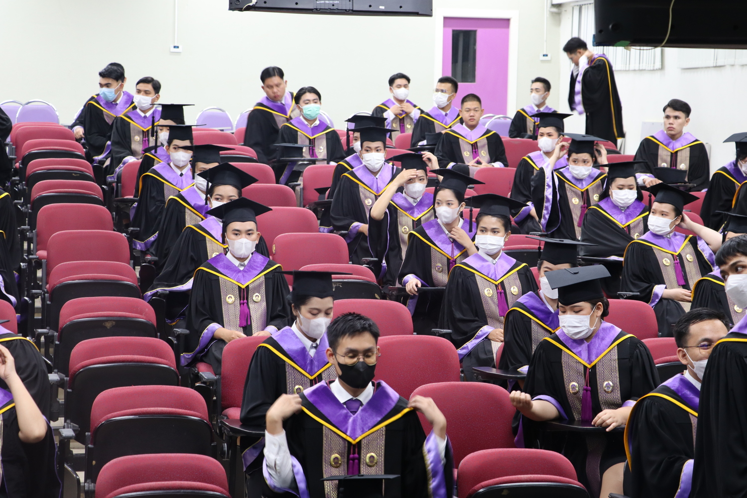 คณะรัฐศาสตร์และสังคมศาสตร์ขอแสดงความยินดีกับบัณฑิต มหาบัณฑิต คณะรัฐศาสตร์และสังคมศาสตร์ในได้เข้าร่วมฝึกซ้อมย่อย ฝึกซ้อมใหญ่และเข้าพิธีรับมอบปริญญาบัตร ปีการศึกษา 2564