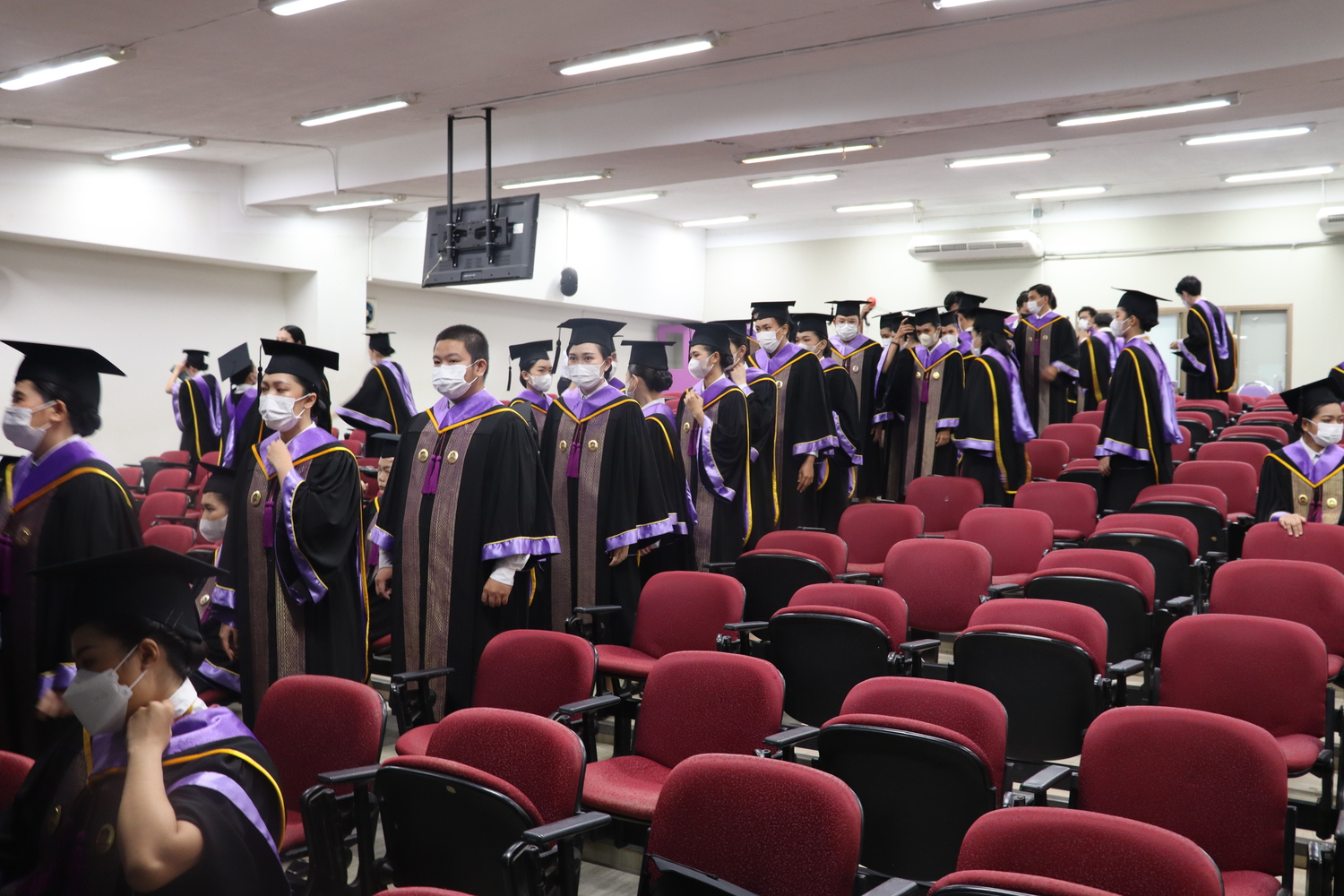 คณะรัฐศาสตร์และสังคมศาสตร์ขอแสดงความยินดีกับบัณฑิต มหาบัณฑิต คณะรัฐศาสตร์และสังคมศาสตร์ในได้เข้าร่วมฝึกซ้อมย่อย ฝึกซ้อมใหญ่และเข้าพิธีรับมอบปริญญาบัตร ปีการศึกษา 2564