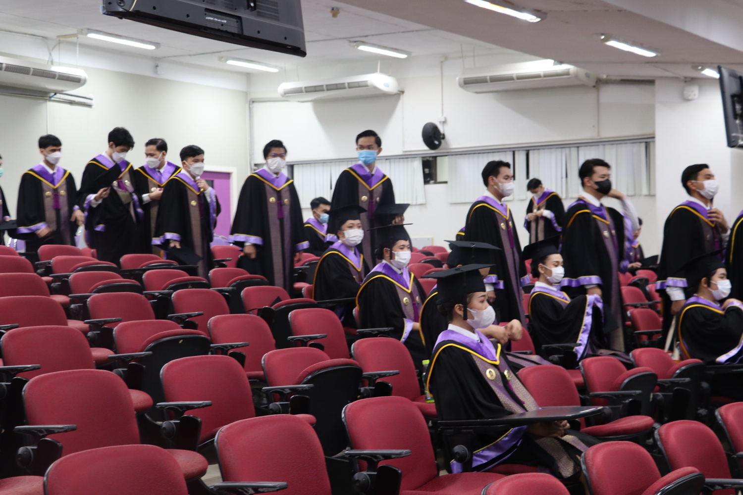 คณะรัฐศาสตร์และสังคมศาสตร์ขอแสดงความยินดีกับบัณฑิต มหาบัณฑิต คณะรัฐศาสตร์และสังคมศาสตร์ในได้เข้าร่วมฝึกซ้อมย่อย ฝึกซ้อมใหญ่และเข้าพิธีรับมอบปริญญาบัตร ปีการศึกษา 2564