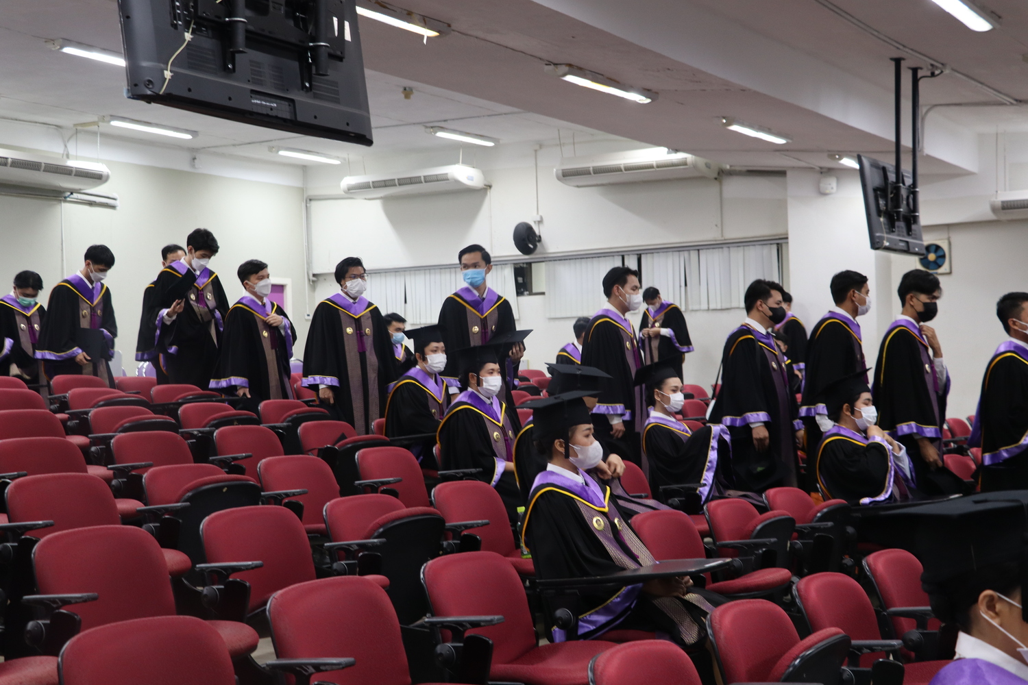 คณะรัฐศาสตร์และสังคมศาสตร์ขอแสดงความยินดีกับบัณฑิต มหาบัณฑิต คณะรัฐศาสตร์และสังคมศาสตร์ในได้เข้าร่วมฝึกซ้อมย่อย ฝึกซ้อมใหญ่และเข้าพิธีรับมอบปริญญาบัตร ปีการศึกษา 2564