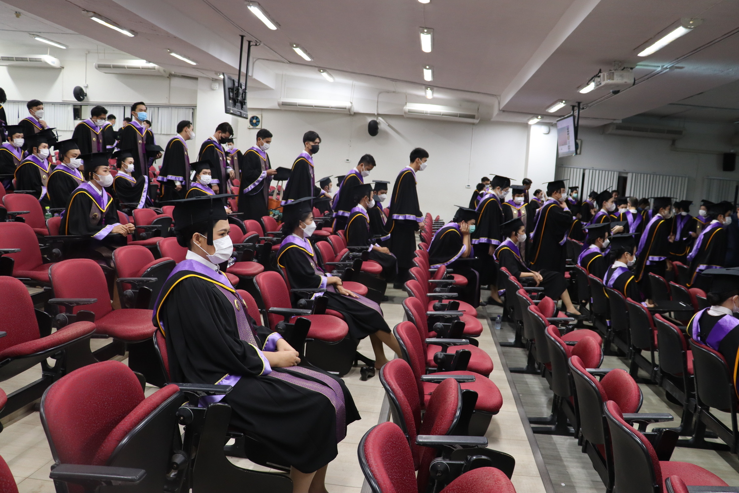 คณะรัฐศาสตร์และสังคมศาสตร์ขอแสดงความยินดีกับบัณฑิต มหาบัณฑิต คณะรัฐศาสตร์และสังคมศาสตร์ในได้เข้าร่วมฝึกซ้อมย่อย ฝึกซ้อมใหญ่และเข้าพิธีรับมอบปริญญาบัตร ปีการศึกษา 2564