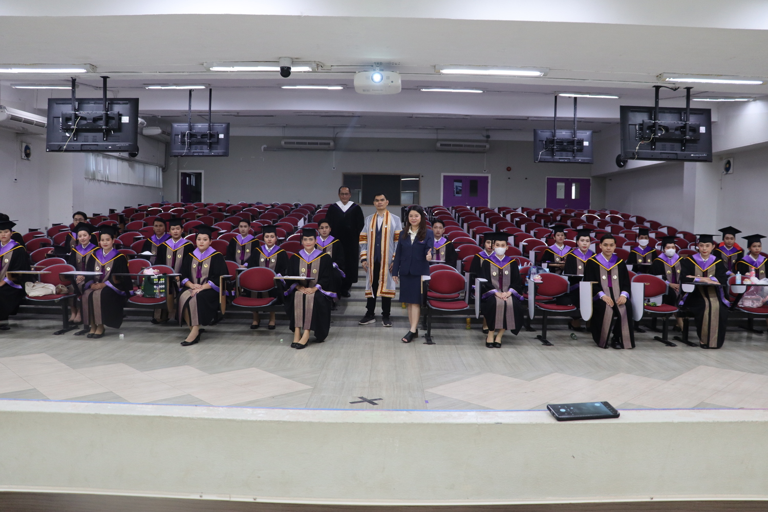 คณะรัฐศาสตร์และสังคมศาสตร์ขอแสดงความยินดีกับบัณฑิต มหาบัณฑิต คณะรัฐศาสตร์และสังคมศาสตร์ในได้เข้าร่วมฝึกซ้อมย่อย ฝึกซ้อมใหญ่และเข้าพิธีรับมอบปริญญาบัตร ปีการศึกษา 2564