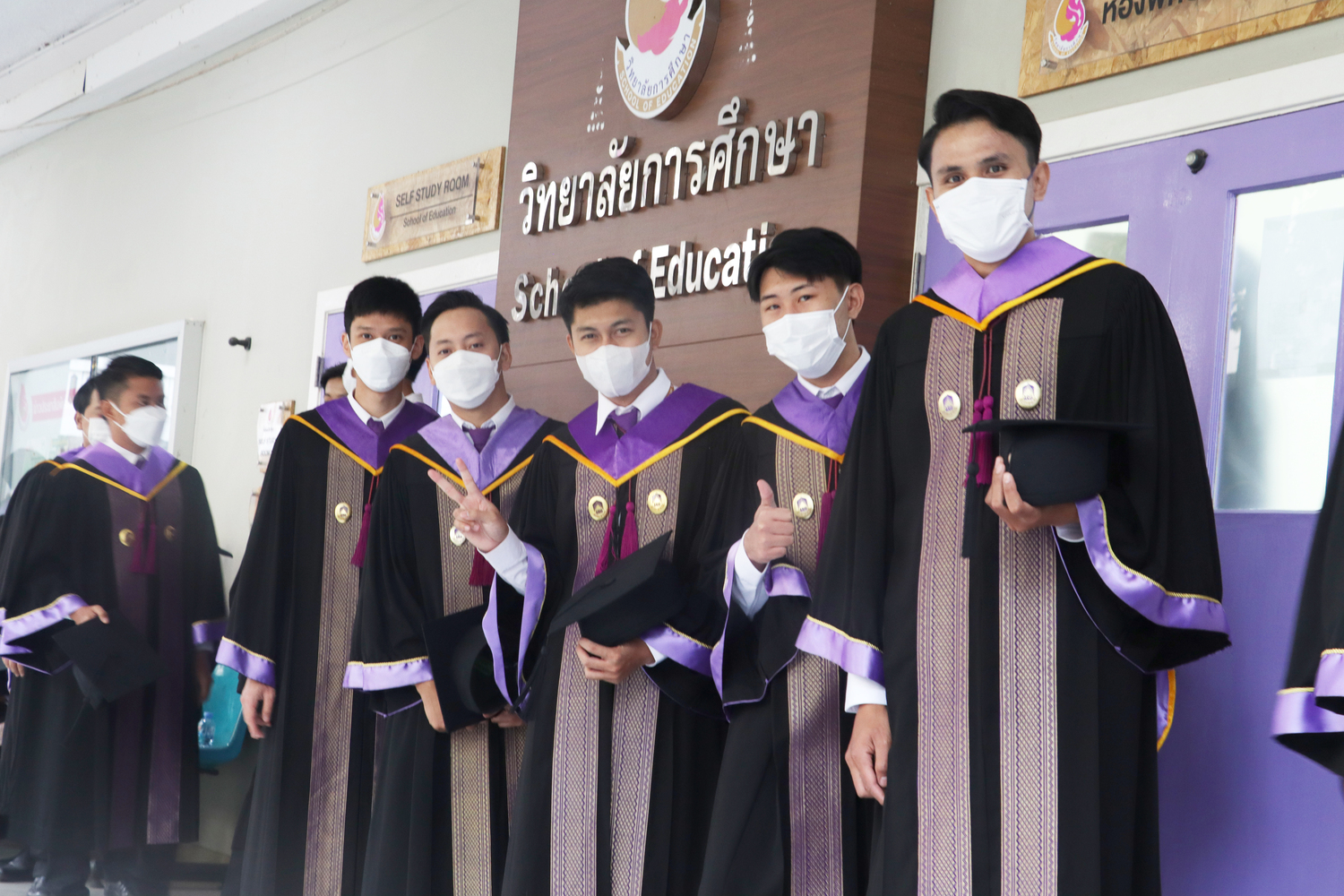 คณะรัฐศาสตร์และสังคมศาสตร์ขอแสดงความยินดีกับบัณฑิต มหาบัณฑิต คณะรัฐศาสตร์และสังคมศาสตร์ในได้เข้าร่วมฝึกซ้อมย่อย ฝึกซ้อมใหญ่และเข้าพิธีรับมอบปริญญาบัตร ปีการศึกษา 2564