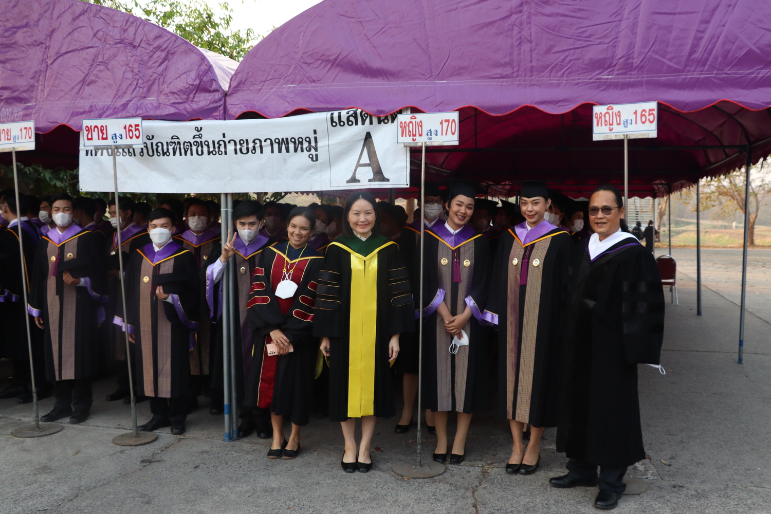 คณะรัฐศาสตร์และสังคมศาสตร์ขอแสดงความยินดีกับบัณฑิต มหาบัณฑิต คณะรัฐศาสตร์และสังคมศาสตร์ในได้เข้าร่วมฝึกซ้อมย่อย ฝึกซ้อมใหญ่และเข้าพิธีรับมอบปริญญาบัตร ปีการศึกษา 2564