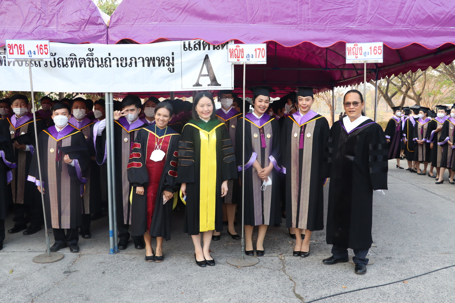 คณะรัฐศาสตร์และสังคมศาสตร์ขอแสดงความยินดีกับบัณฑิต มหาบัณฑิต คณะรัฐศาสตร์และสังคมศาสตร์ในได้เข้าร่วมฝึกซ้อมย่อย ฝึกซ้อมใหญ่และเข้าพิธีรับมอบปริญญาบัตร ปีการศึกษา 2564