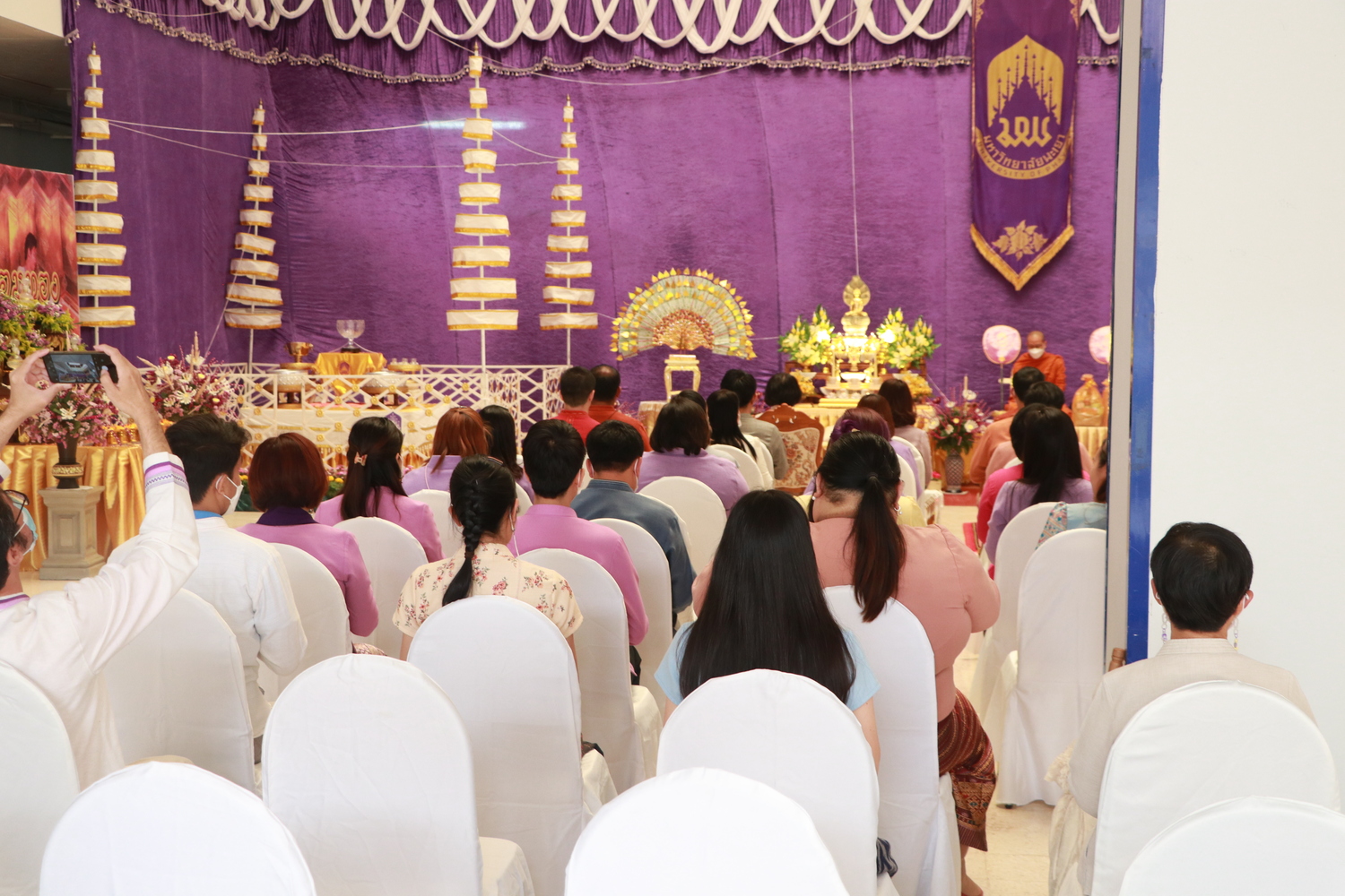 พิธีตักน้ำและเจริญพุทธมนต์น้ำสรงพระธาตุจอมทอง ภายใต้โครงการประเพณีแห่ผ้าห่มพระธาตุจอมทอง ประจำปี 2566