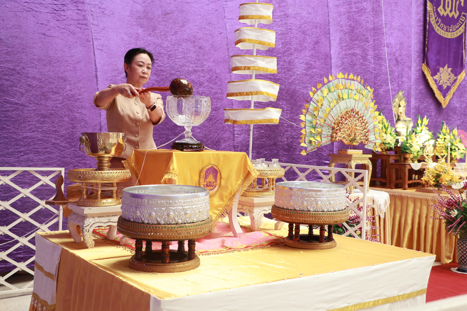 พิธีตักน้ำและเจริญพุทธมนต์น้ำสรงพระธาตุจอมทอง ภายใต้โครงการประเพณีแห่ผ้าห่มพระธาตุจอมทอง ประจำปี 2566