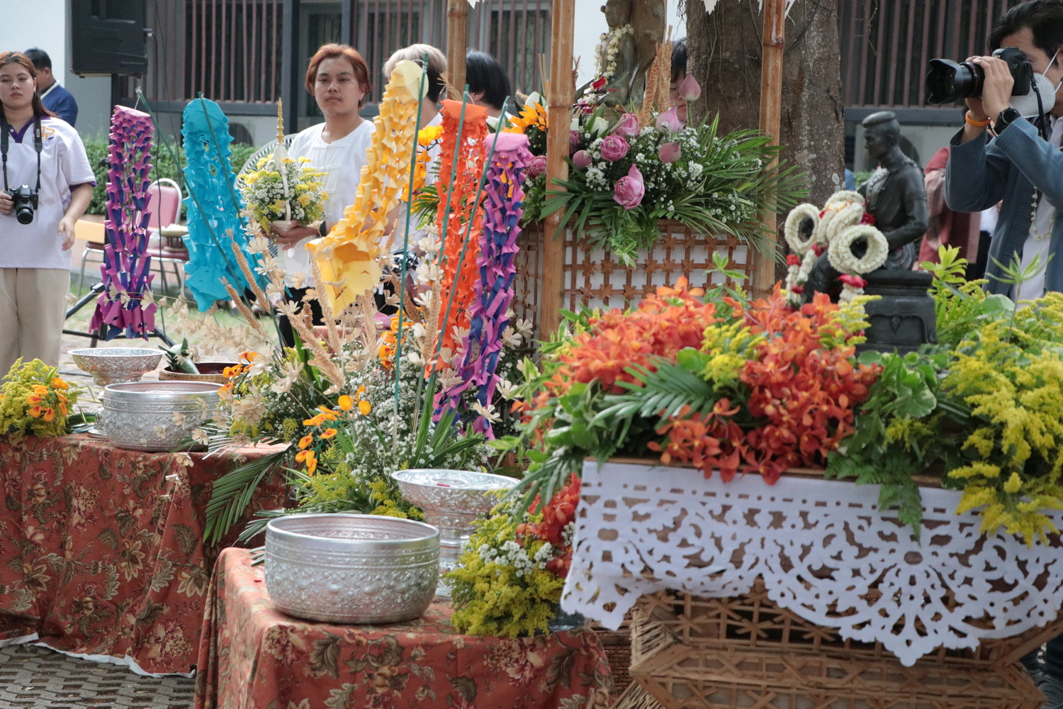 คณะรัฐศาสตร์และสังคมศาสตร์ สืบฮีต โตยฮอย ป๋าเวณี ปี๋ใหม่เมือง เข้าร่วมพิธีสระเกล้าดำหัวอธิการบดีและผู้อาวุโสเนื่องในเทศกาลสงกรานต์มหาวิทยาลัยพะเยา ประจำปี 2566