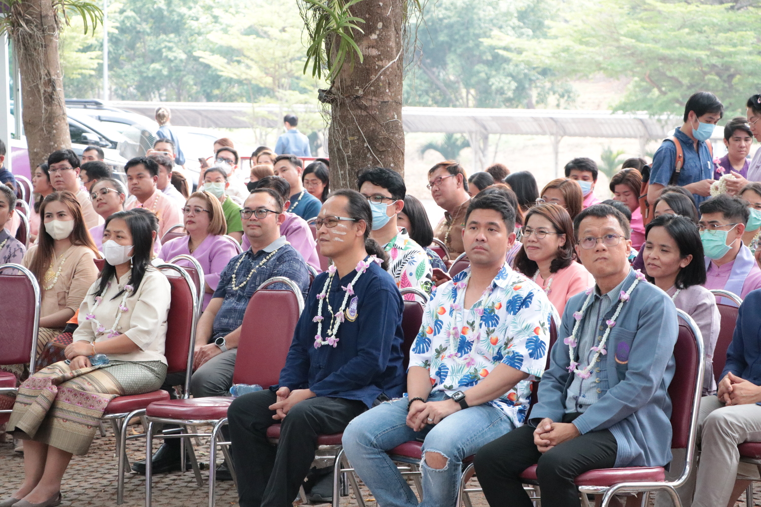 คณะรัฐศาสตร์และสังคมศาสตร์ สืบฮีต โตยฮอย ป๋าเวณี ปี๋ใหม่เมือง เข้าร่วมพิธีสระเกล้าดำหัวอธิการบดีและผู้อาวุโสเนื่องในเทศกาลสงกรานต์มหาวิทยาลัยพะเยา ประจำปี 2566