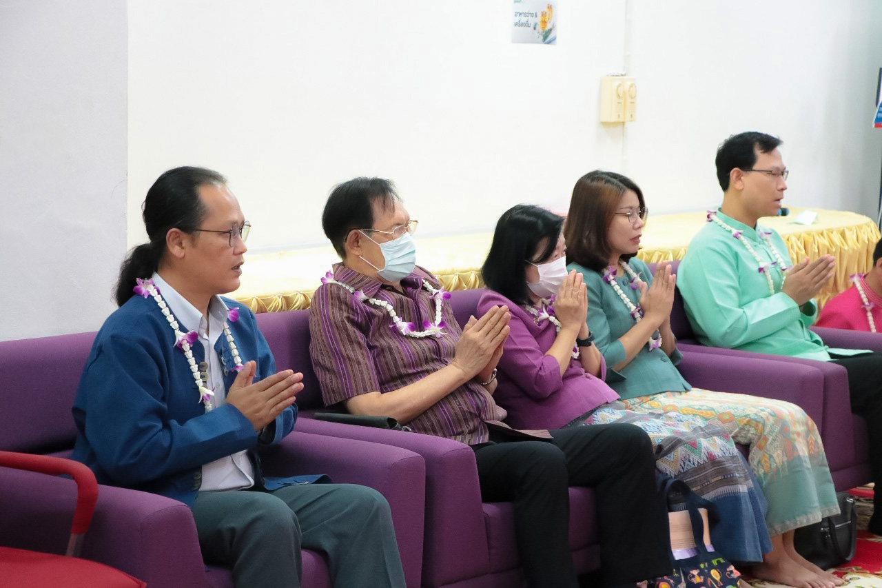 คณะรัฐศาสตร์และสังคมศาสตร์เข้าร่วมพิธีทำบุญวิทยาลัยการศึกษาและกิจกรรมประเพณีสงกรานต์รดน้ำดำหัวผู้บริหารและผู้อาวุโส ประจำปี 2566