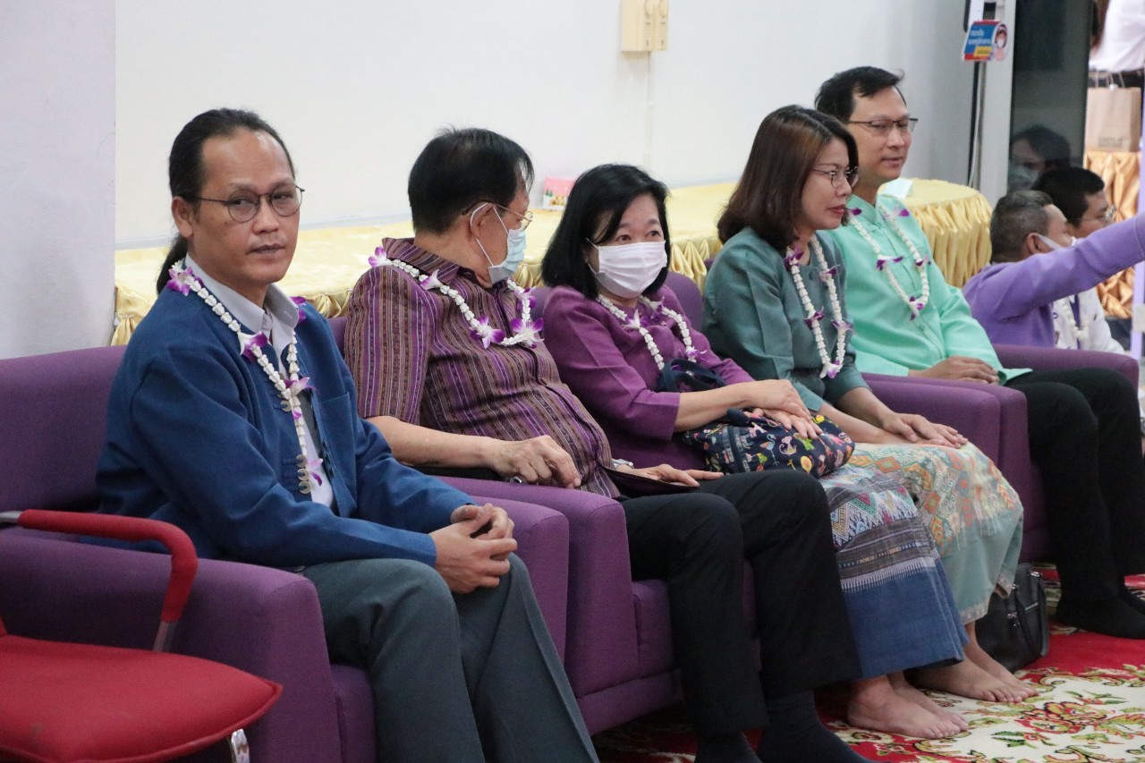 คณะรัฐศาสตร์และสังคมศาสตร์เข้าร่วมพิธีทำบุญวิทยาลัยการศึกษาและกิจกรรมประเพณีสงกรานต์รดน้ำดำหัวผู้บริหารและผู้อาวุโส ประจำปี 2566