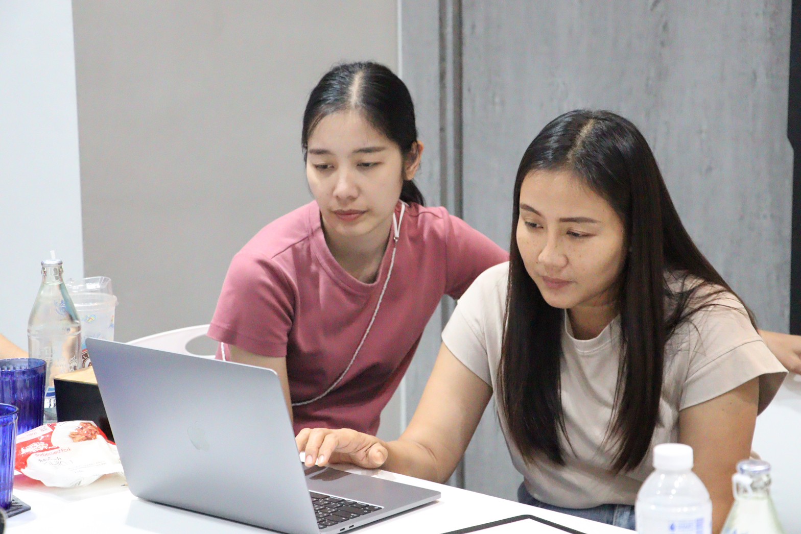 คณะรัฐศาสตร์และสังคมศาสตร์จัดโครงการวิเคราะห์ ทบทวนแผนยุทธศาสตร์การพัฒนาคณะและจัดทำแผนปฏิบัติการประจำปี 2567 ณ M2 Hotel Waterside จังหวัดพะเยา