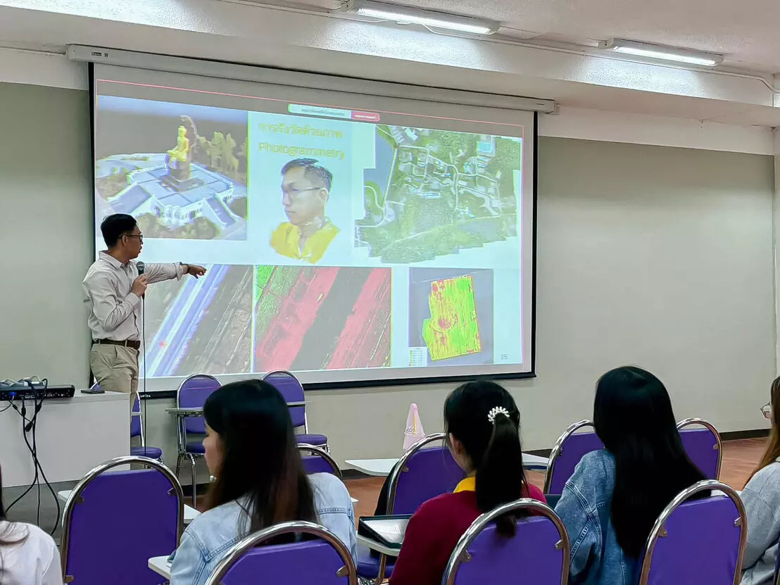 คณะรัฐศาสตร์และสังคมศาสตร์ จัดโครงการอบรมความรู้เกี่ยวกับระบบสารสนเทศภูมิศาสตร์เบื้องต้น (GIS) สำหรับนิสิต