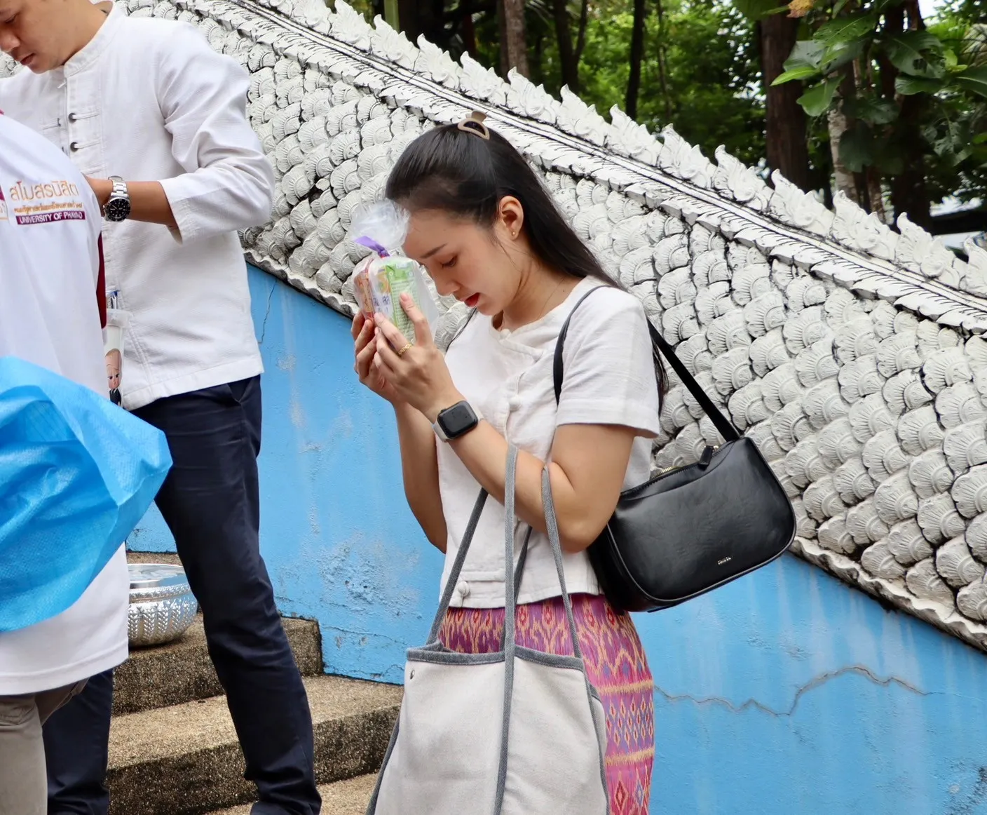 คณะรัฐศาสตร์และสังคมศาสตร์ ร่วมจัดกิจกรรมประเพณีตักบาตรเทโวโรหณะ ประจำปี 2567 ณ วัดป่าพระอุบาลี จังหวัดพะเยา