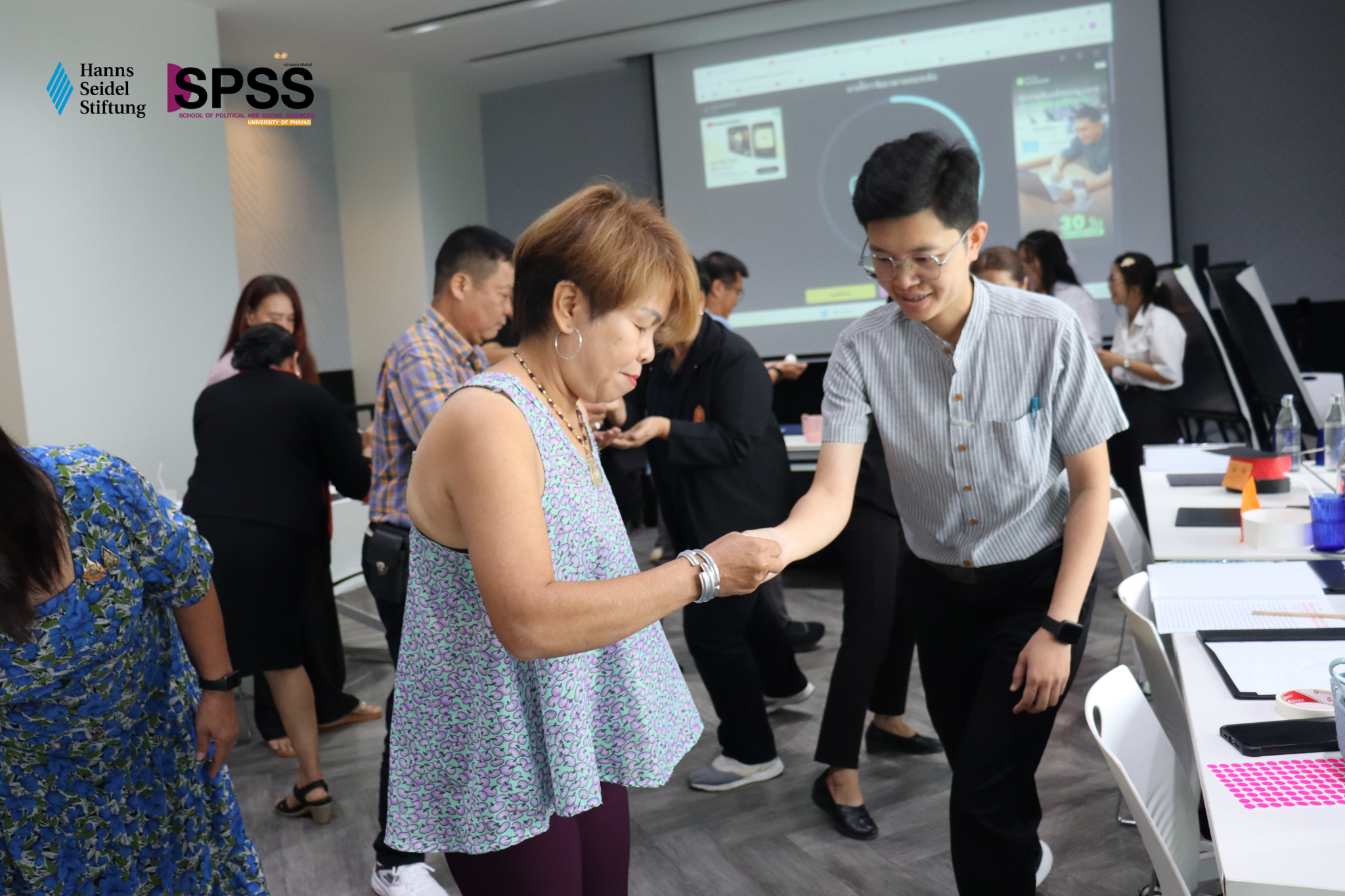 คณะรัฐศาสตร์และสังคมศาสตร์ ม.พะเยา ร่วมมือมูลนิธิฮันส์ไซเดล จัดอบรมผู้นำท้องถิ่น เสริมพลังสู่ การปกครองที่เท่าเทียมทางเพศ คณะรัฐศาสตร์และสังคมศาสตร์