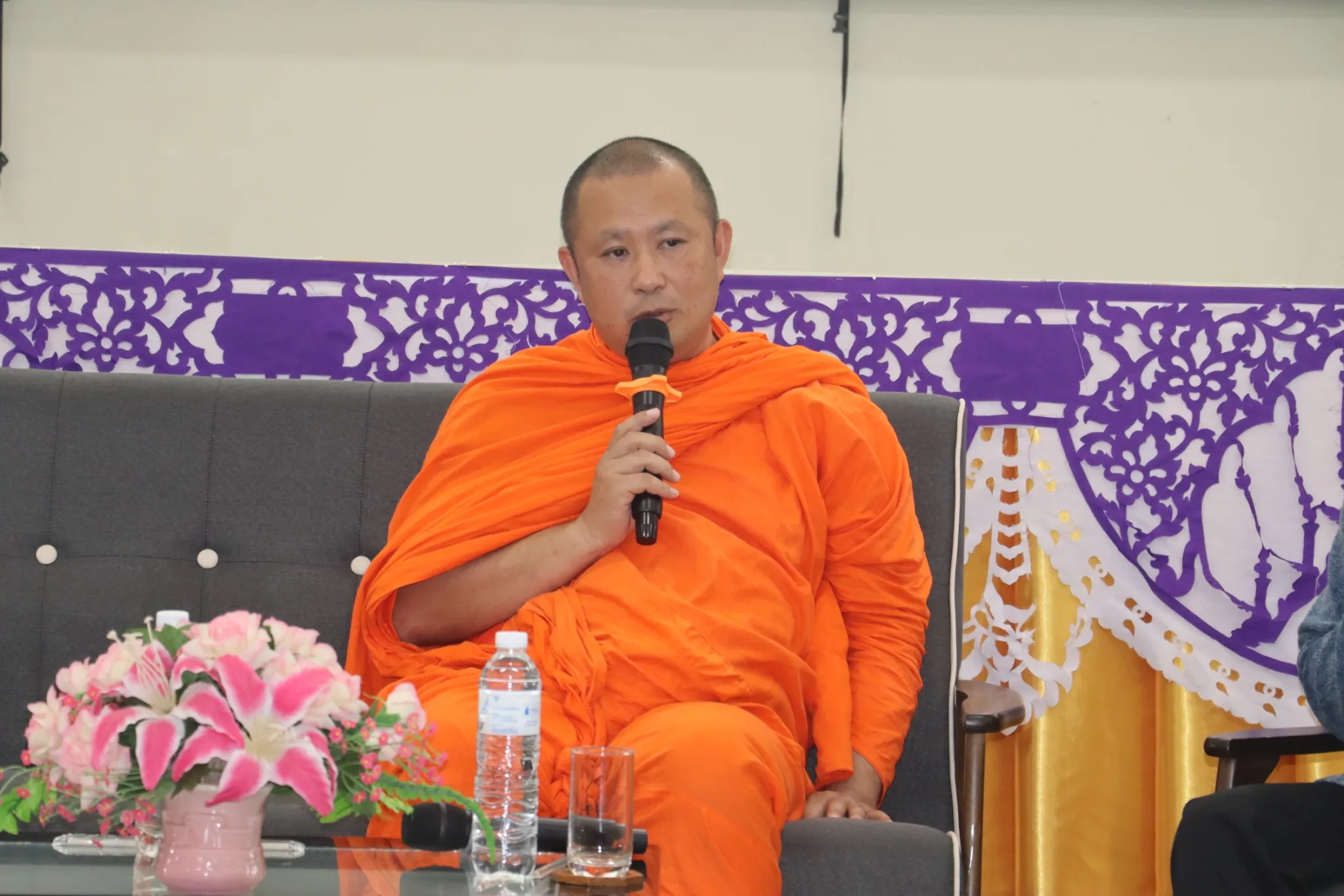 คณะรัฐศาสตร์และสังคมศาสตร์ มหาวิทยาลัยพะเยา จัดกิจกรรม “เสวนาและนิทรรศการประเพณีตักบาตรเทโวโรหณะ และประเพณีตานต้อด” ประจำปี 2568 เพื่อสืบสานวัฒนธรรมท้องถิ่น เชื่อมโยงปัญญากับชุมชนสู่ความยั่งยืน คณะรัฐศาสตร์และสังคมศาสตร์ มหาวิทยาลัยพะเยา จัดกิจกรรม “เสวนาและนิทรรศการประเพณีตักบาตรเทโวโรหณะ และประเพณีตานต้อด” ประจำปี 2568 เพื่อสืบสานวัฒนธรรมท้องถิ่น เชื่อมโยงปัญญากับชุมชนสู่ความยั่งยืน