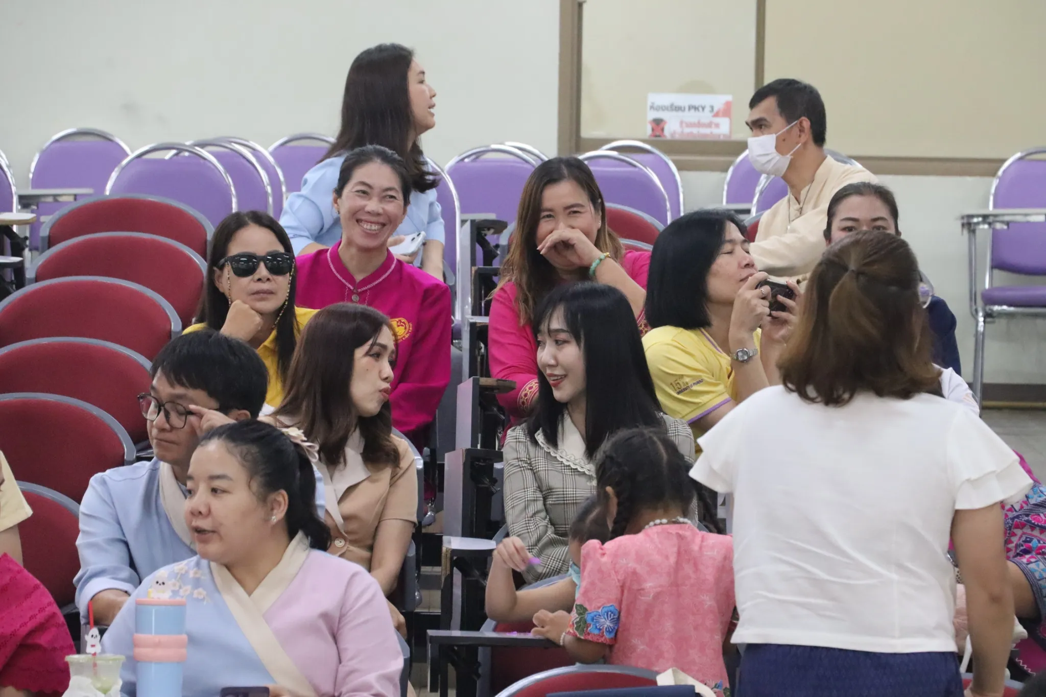 คณะรัฐศาสตร์และสังคมศาสตร์ มหาวิทยาลัยพะเยา จัดกิจกรรม “เสวนาและนิทรรศการประเพณีตักบาตรเทโวโรหณะ และประเพณีตานต้อด” ประจำปี 2568 เพื่อสืบสานวัฒนธรรมท้องถิ่น เชื่อมโยงปัญญากับชุมชนสู่ความยั่งยืน คณะรัฐศาสตร์และสังคมศาสตร์ มหาวิทยาลัยพะเยา จัดกิจกรรม “เสวนาและนิทรรศการประเพณีตักบาตรเทโวโรหณะ และประเพณีตานต้อด” ประจำปี 2568 เพื่อสืบสานวัฒนธรรมท้องถิ่น เชื่อมโยงปัญญากับชุมชนสู่ความยั่งยืน