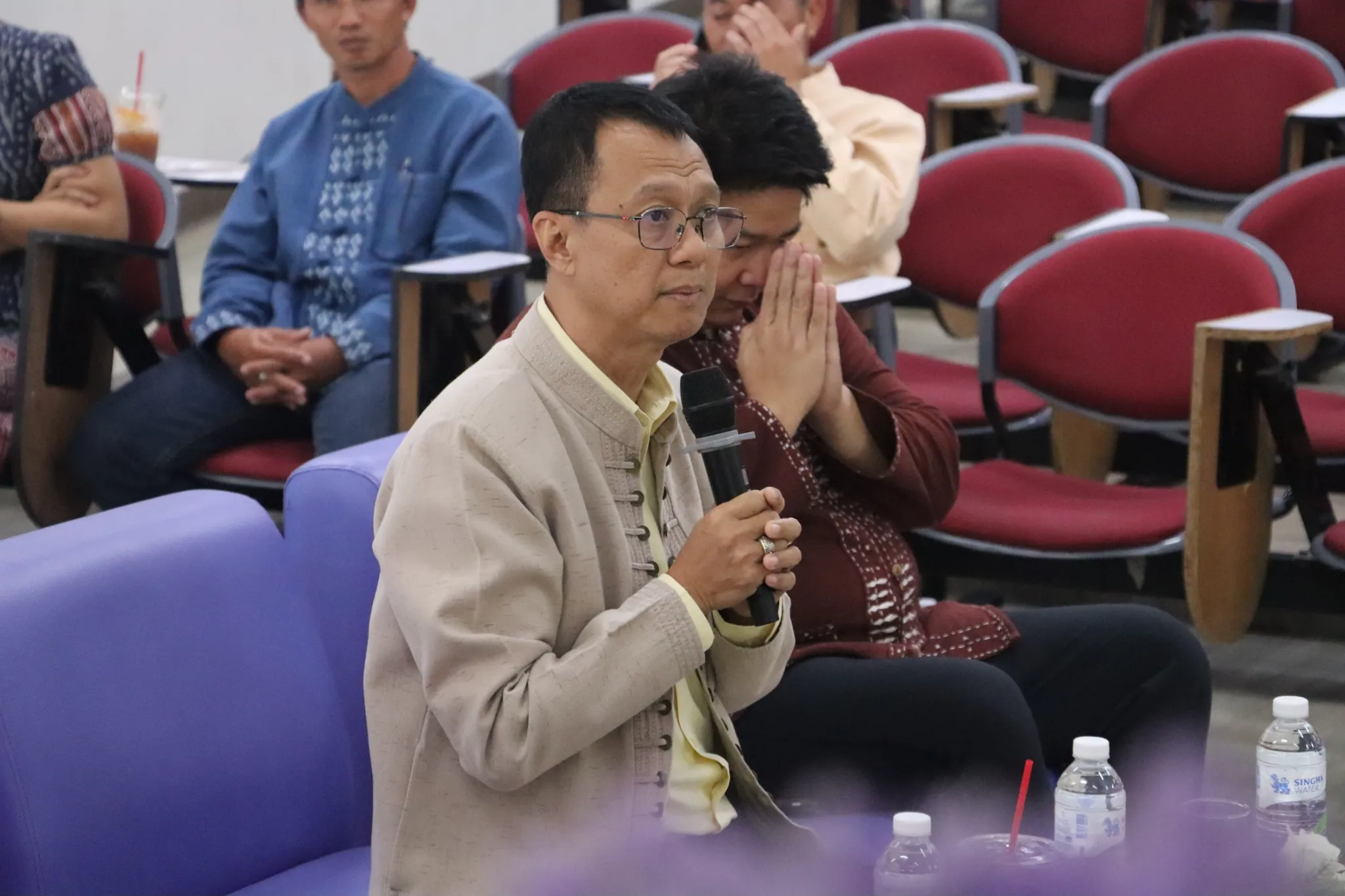 คณะรัฐศาสตร์และสังคมศาสตร์ มหาวิทยาลัยพะเยา จัดกิจกรรม “เสวนาและนิทรรศการประเพณีตักบาตรเทโวโรหณะ และประเพณีตานต้อด” ประจำปี 2568 เพื่อสืบสานวัฒนธรรมท้องถิ่น เชื่อมโยงปัญญากับชุมชนสู่ความยั่งยืน คณะรัฐศาสตร์และสังคมศาสตร์ มหาวิทยาลัยพะเยา จัดกิจกรรม “เสวนาและนิทรรศการประเพณีตักบาตรเทโวโรหณะ และประเพณีตานต้อด” ประจำปี 2568 เพื่อสืบสานวัฒนธรรมท้องถิ่น เชื่อมโยงปัญญากับชุมชนสู่ความยั่งยืน