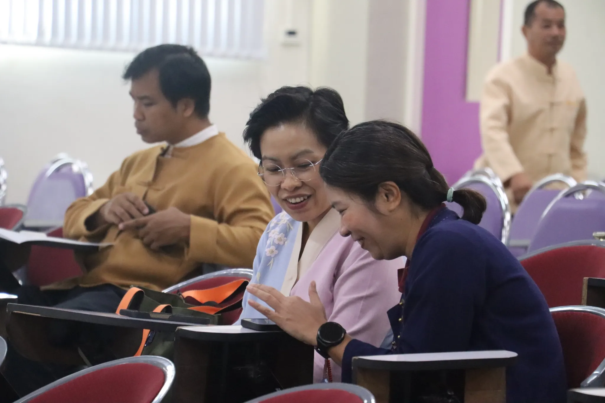 คณะรัฐศาสตร์และสังคมศาสตร์ มหาวิทยาลัยพะเยา จัดกิจกรรม “เสวนาและนิทรรศการประเพณีตักบาตรเทโวโรหณะ และประเพณีตานต้อด” ประจำปี 2568 เพื่อสืบสานวัฒนธรรมท้องถิ่น เชื่อมโยงปัญญากับชุมชนสู่ความยั่งยืน คณะรัฐศาสตร์และสังคมศาสตร์ มหาวิทยาลัยพะเยา จัดกิจกรรม “เสวนาและนิทรรศการประเพณีตักบาตรเทโวโรหณะ และประเพณีตานต้อด” ประจำปี 2568 เพื่อสืบสานวัฒนธรรมท้องถิ่น เชื่อมโยงปัญญากับชุมชนสู่ความยั่งยืน