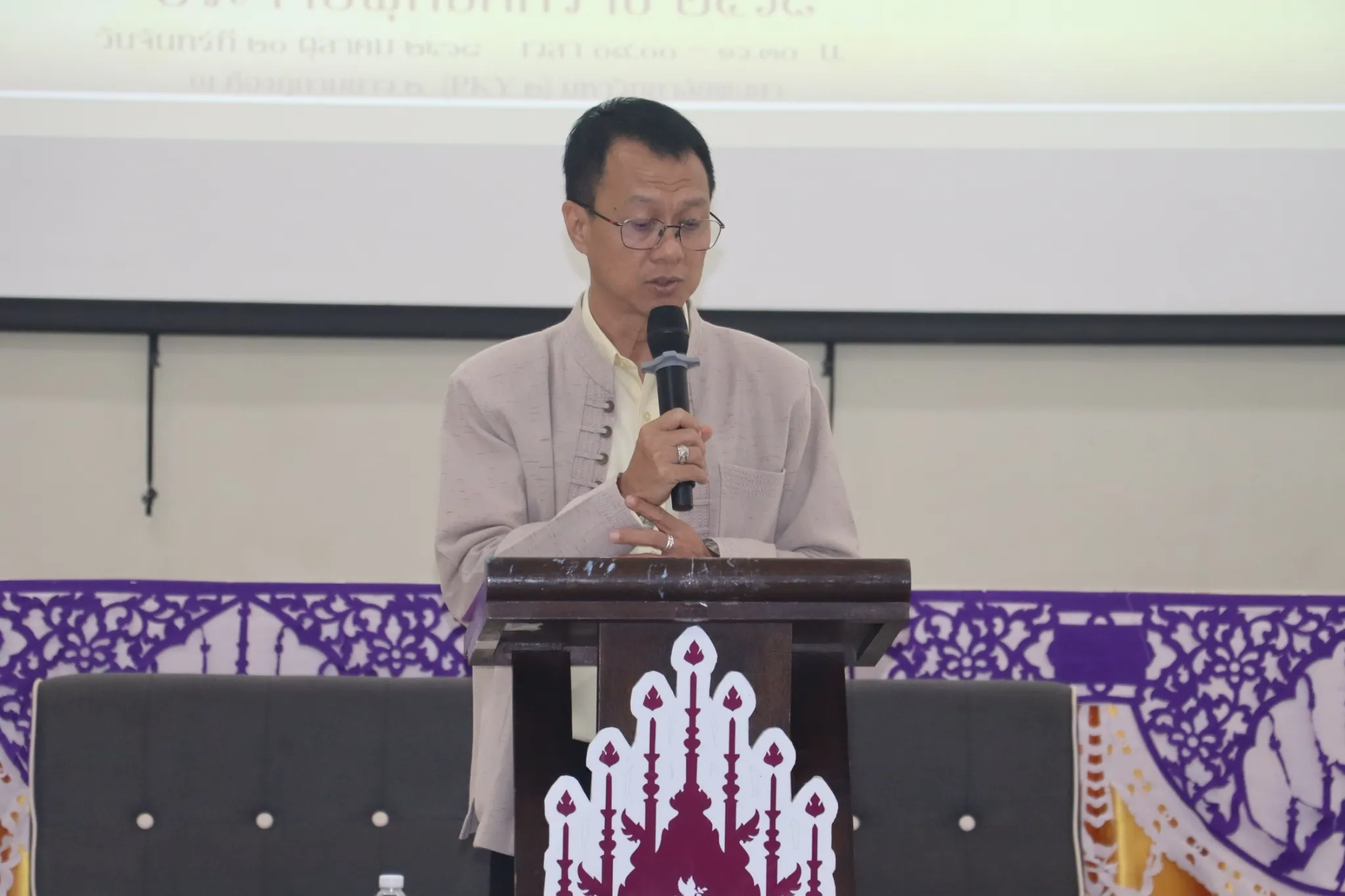 คณะรัฐศาสตร์และสังคมศาสตร์ มหาวิทยาลัยพะเยา จัดกิจกรรม “เสวนาและนิทรรศการประเพณีตักบาตรเทโวโรหณะ และประเพณีตานต้อด” ประจำปี 2568 เพื่อสืบสานวัฒนธรรมท้องถิ่น เชื่อมโยงปัญญากับชุมชนสู่ความยั่งยืน คณะรัฐศาสตร์และสังคมศาสตร์ มหาวิทยาลัยพะเยา จัดกิจกรรม “เสวนาและนิทรรศการประเพณีตักบาตรเทโวโรหณะ และประเพณีตานต้อด” ประจำปี 2568 เพื่อสืบสานวัฒนธรรมท้องถิ่น เชื่อมโยงปัญญากับชุมชนสู่ความยั่งยืน